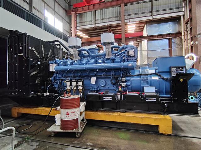 柴油發(fā)電機(jī)組輸出電壓時(shí)高時(shí)低怎樣解決？